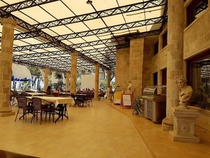 Food & Drinks 4, Royal Park Hotel, Kavajës