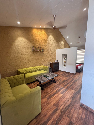 Room 4, Ambaram Hotel & Resort, Ludhiana