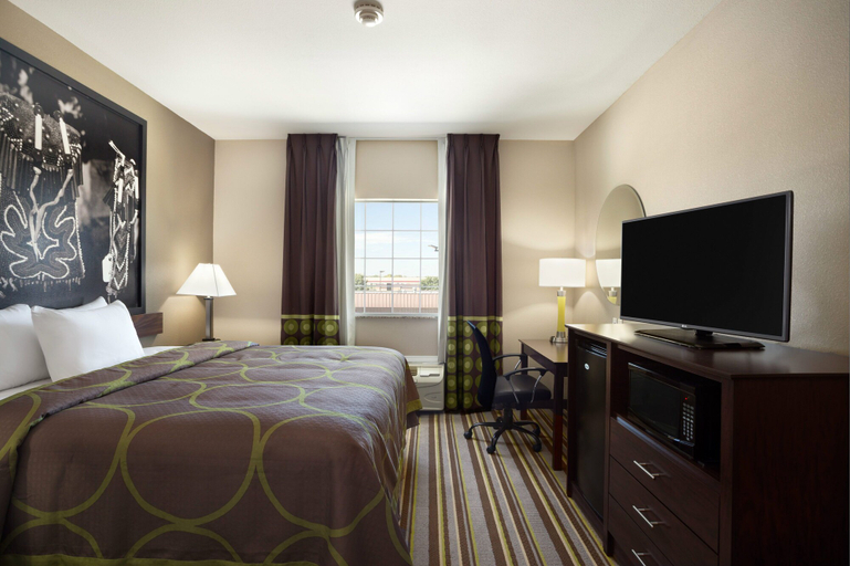 Bedroom 3, HomePointe Inn & Suites, Kern
