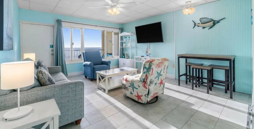 Room 3, Slice o Paradise Gulf Front Balcony Pool, Bay
