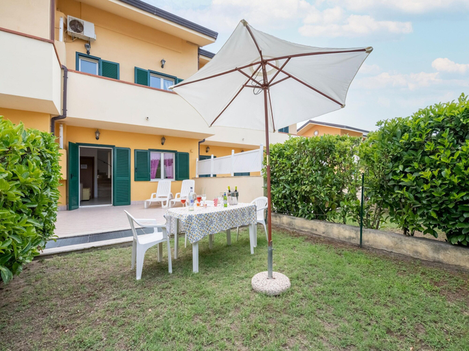 Others 2, Beachside Villa in Paestum, Salerno