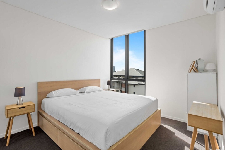 Room 4, Spaciously Bright 1-bed Apartment, Toowong