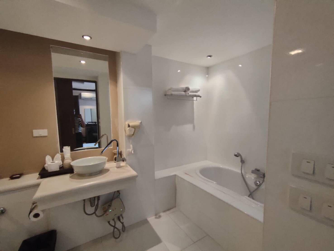 Bathroom 4, Racha Kiri Resort and Spa, Khanom