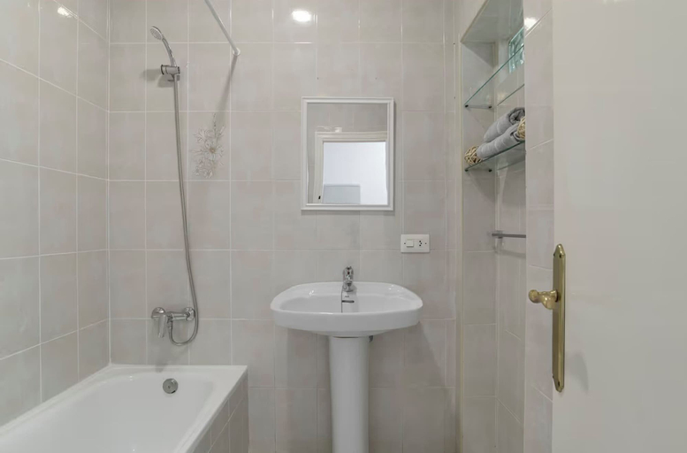 Bathroom, Apartamentos piscina compartida, Cádiz