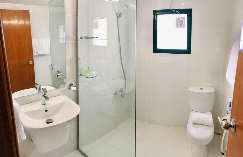 Bathroom 4, Times Square Suites