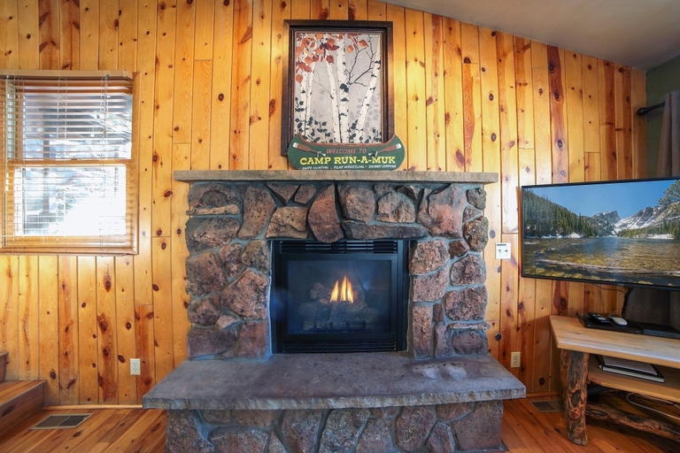 Interior 4, Lazy R Cottages: 14 2 Bedroom Cabin, Larimer