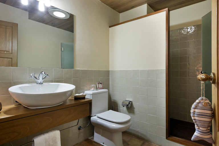 Room 5, Emporda Costa Brava Marenya, Girona