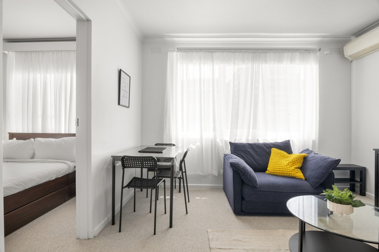 Living area 5, Sleek Richmond 1-bed Close to Everything, Melbourne