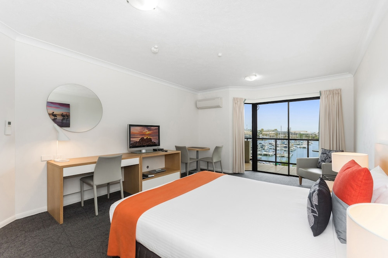 Bedroom 3, MainStay Suites Townsville, South Townsville