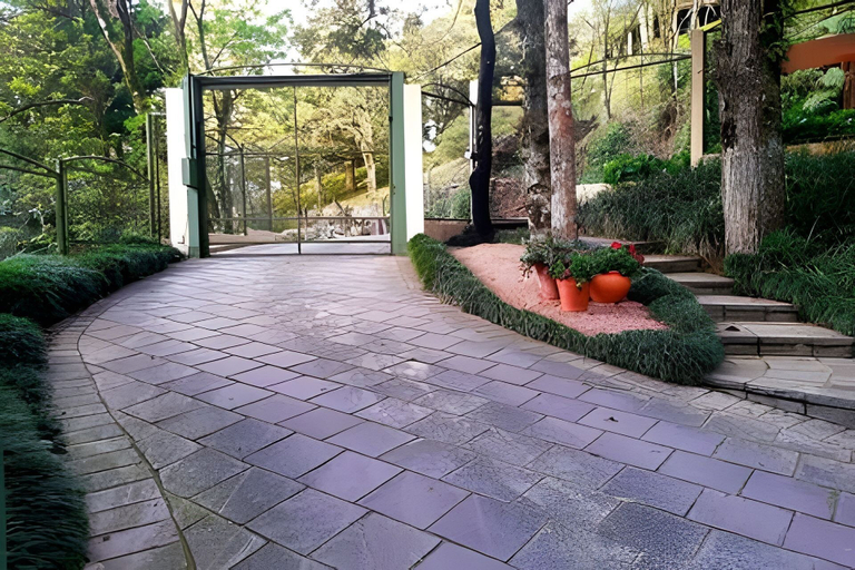 Property grounds 2, Siga Gramado - Centro e Lago Negro a pé, Gramado
