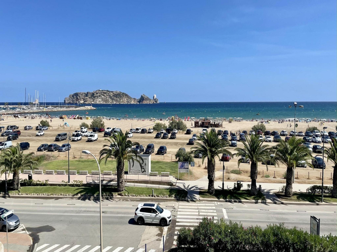 5, Apartment in Spain by the Sandy Beach, Girona