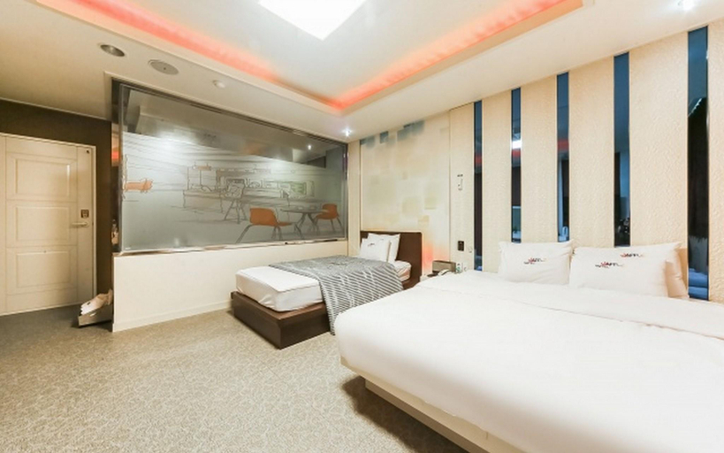Bedroom 4, Gimhae Jangyu Waffle, Gimhae