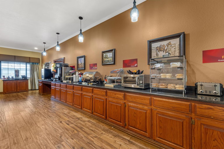 Food & Drinks 5, Best Western Plus Shamrock Inn & Suites, Wheeler