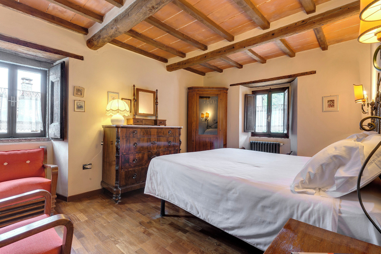 Room 5, Entire Hilltop Villa With Private Pool In Palazzuolo Sul Senio, Florence
