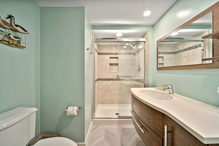 Bathroom 2, Loggerhead Cay 443 Pet Friendly on the Beach, Lee