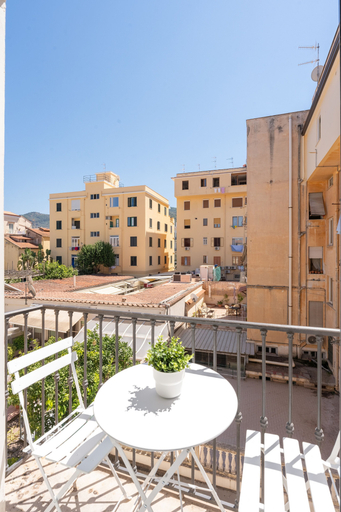 Terrace/patio 2, Luxury New Sorrento Home With Terrace - Sleeps 12, Napoli