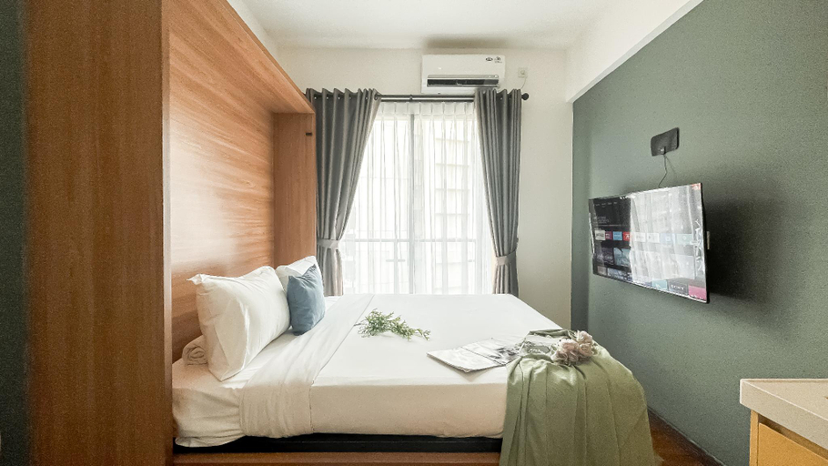 Bedroom 3, Warm Tone Studio Look at Sky House BSD By Travelio, South Tangerang