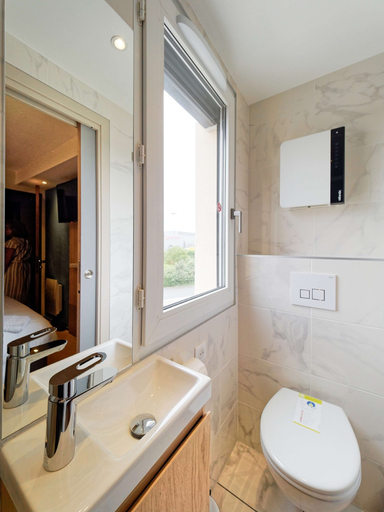 Bathroom 4, Kyriad Direct Saint Brieuc - Parc des Expositions, Côtes-d'Armor