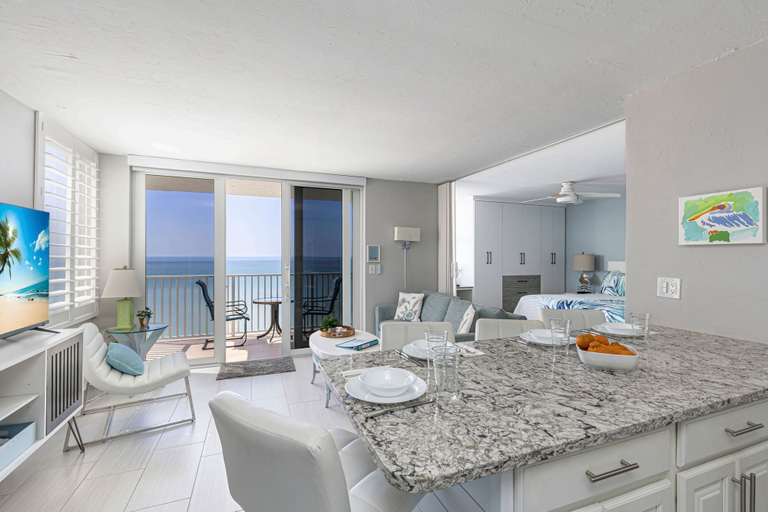 Room 5, Estero Beach Tennis 1004c Direct Gulf Water Views, Lee