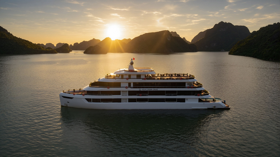 Front of property, Aqua Luxury Cruise, Hạ Long