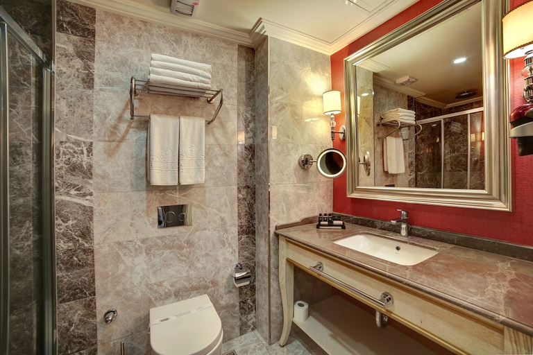 Bathroom 5, Halifaks Hotel, Şişli
