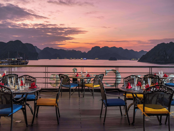 Food & Drinks 5, L'amour Cruise, Hạ Long