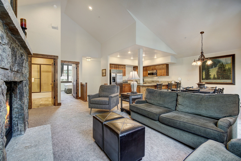 Living area 4, Spacious Upstairs Townhome With Private Garage 2 Bedroom Condo, Summit