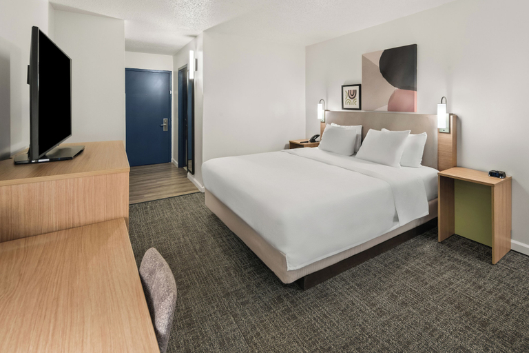 Bedroom 4, Spark by Hilton Waldorf, Charles