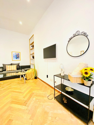 Room 3, Bright and Spacious 2BR Flat Westbahnhof, Wien