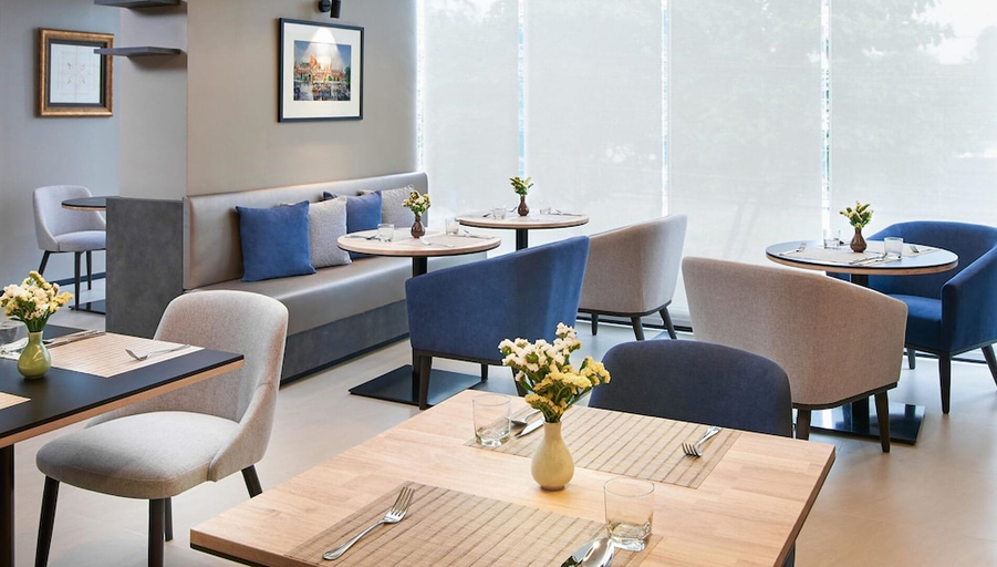 Food & Drinks 5, Amp Am House Hotel, Huai Kwang