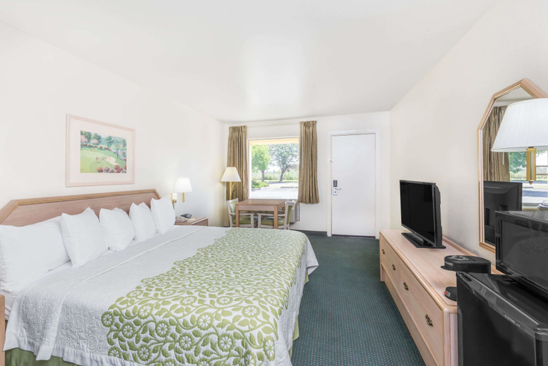 Bedroom 3, Days Inn by Wyndham Deming, Luna