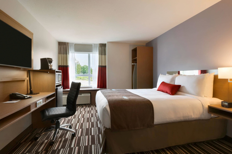 Bedroom 2, Microtel Inn & Suites by Wyndham Oyster Bay, Cowichan Valley