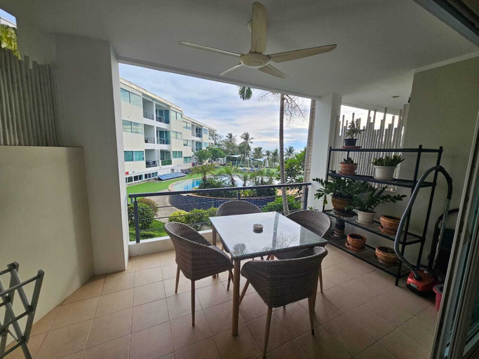 Dining 5, Sunset View Steps from Karon Beach C162, Pulau Phuket