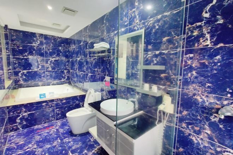 Bathroom 3, Yueqing Jane Eyre Theme Hotel, Wenzhou