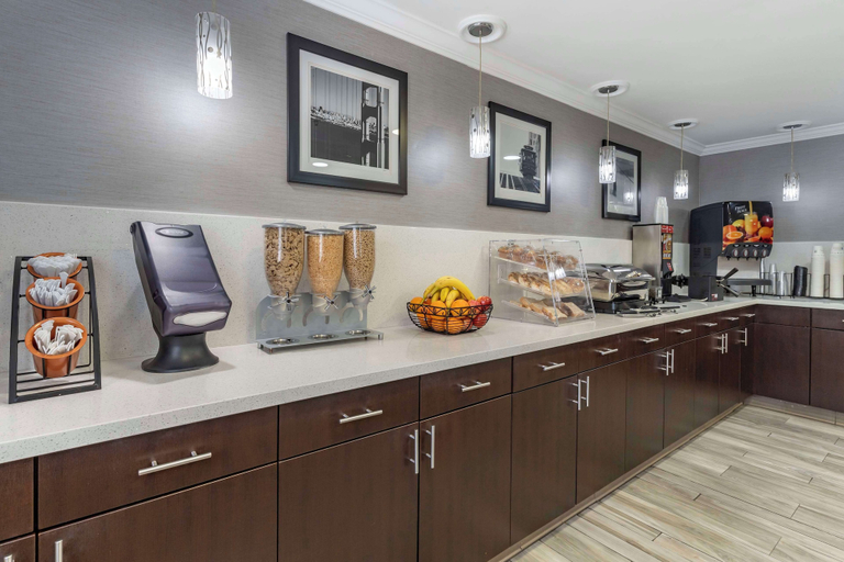 Food & Drinks 5, Best Western Plus Vineyard Inn, Alameda