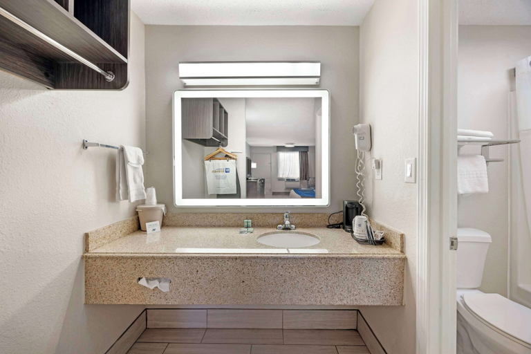 Bathroom 4, Best Western Dickson, Dickson