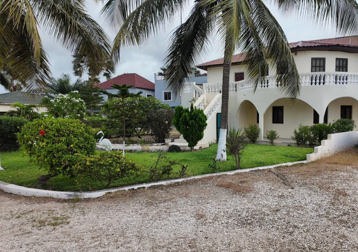 Exterior 2, Ocean Walk Guesthouse, Kombo Saint Mary