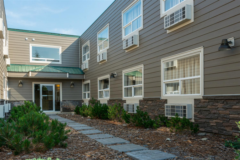 Exterior & Views