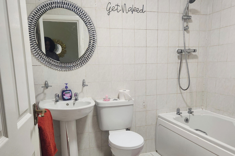 Bathroom 2, Tettenhall Road Retreat - Modern Apartment, Wolverhampton