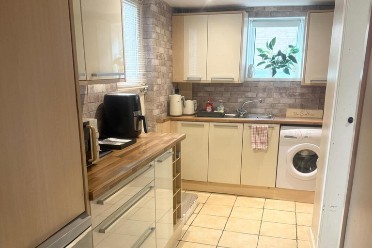 Private kitchen 3, 1 Bed Flat - Sleeps 5 - Pet Friendly - Parking, North Tyneside