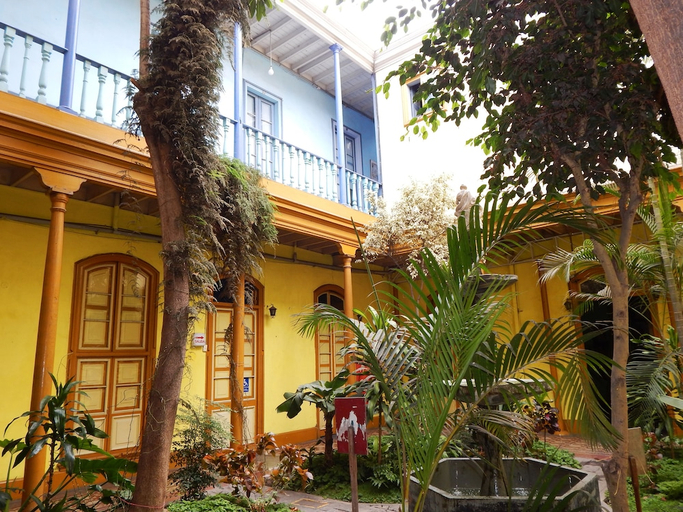 Exterior & Views