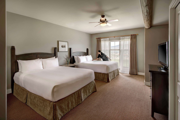 Bedroom 4, Spirit Ridge, in The Unbound Collection by Hyatt, Okanagan-Similkameen