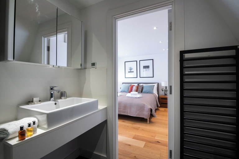Bathroom 4, A Hint of Pink, London