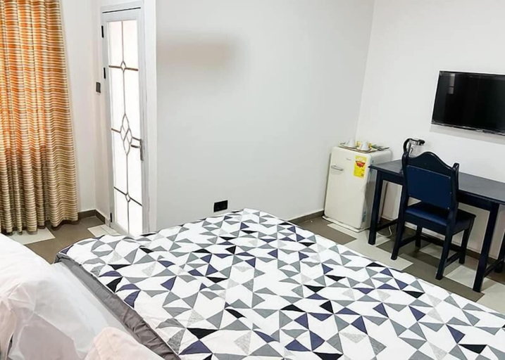 Room 3, Hinstock Hotel, Tema
