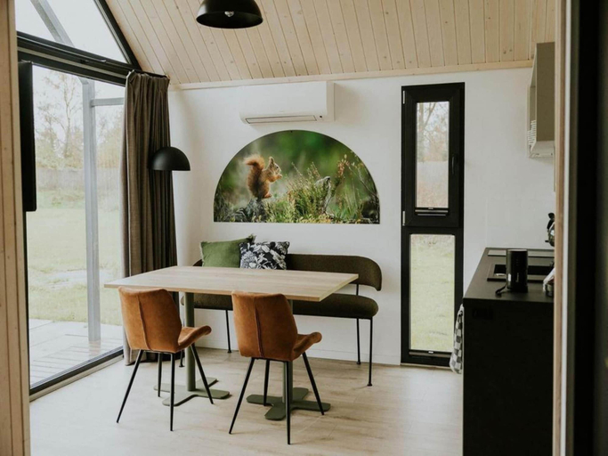 Dining 4, Cozy Holiday Home by the Fishing Pond, Hardenberg
