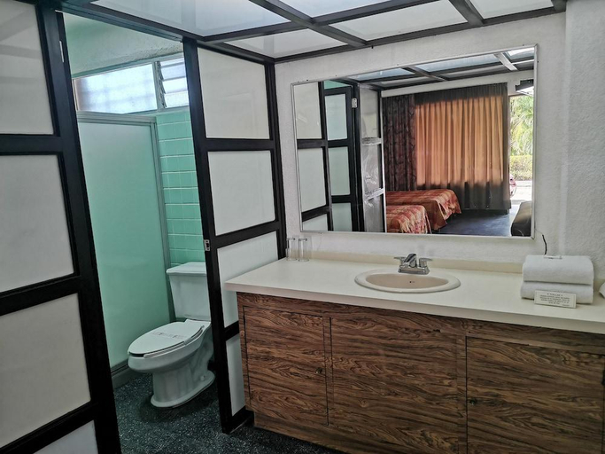 Bathroom 4, Hotel Bali-Hai Acapulco, Acapulco de Juárez