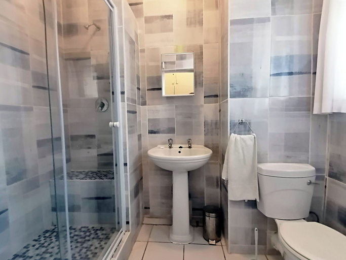 Bathroom 3, Claridges 304, Ugu