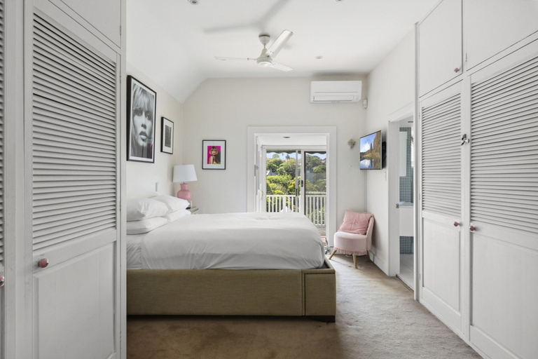 Room 4, Poolside Stay - Close to Taronga Zoo & Luna Park, Sydney