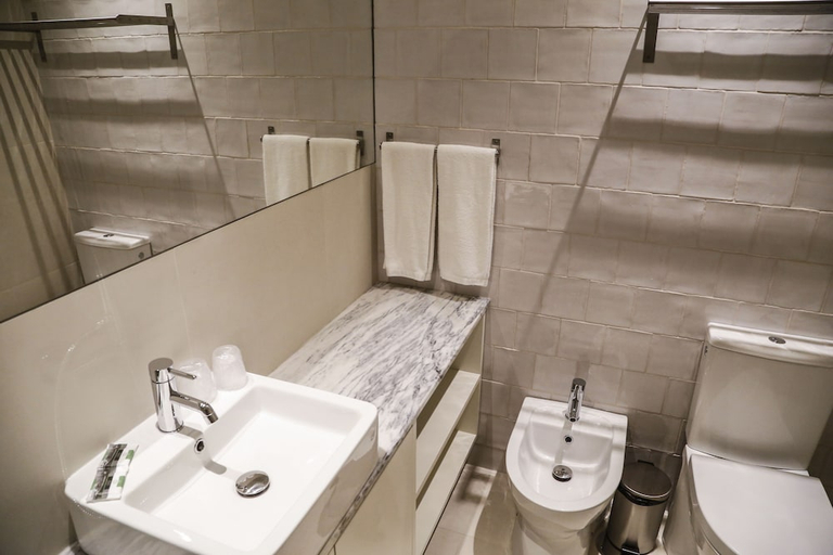 Bathroom 3, Spot Family Apartments, Porto