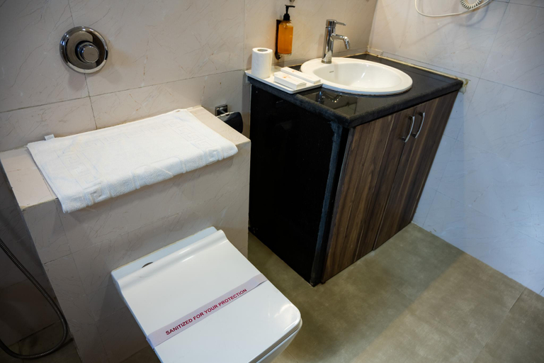 Bathroom 3, Hotel Gharana Tree, Gaya